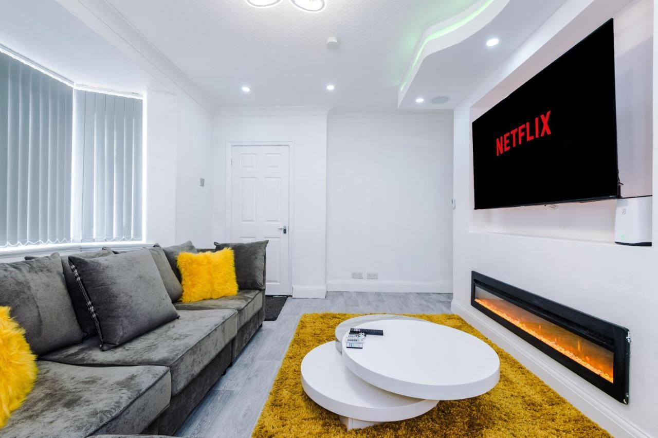 Nice Three Bedroom House In مانشستر المظهر الخارجي الصورة