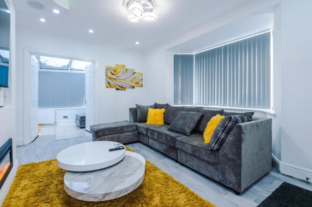 Nice Three Bedroom House In مانشستر المظهر الخارجي الصورة