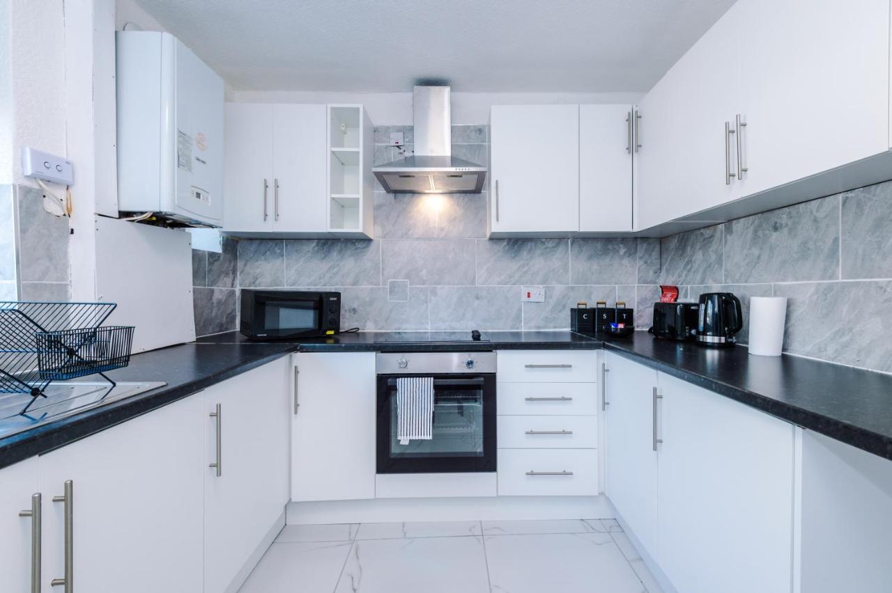 Nice Three Bedroom House In مانشستر المظهر الخارجي الصورة
