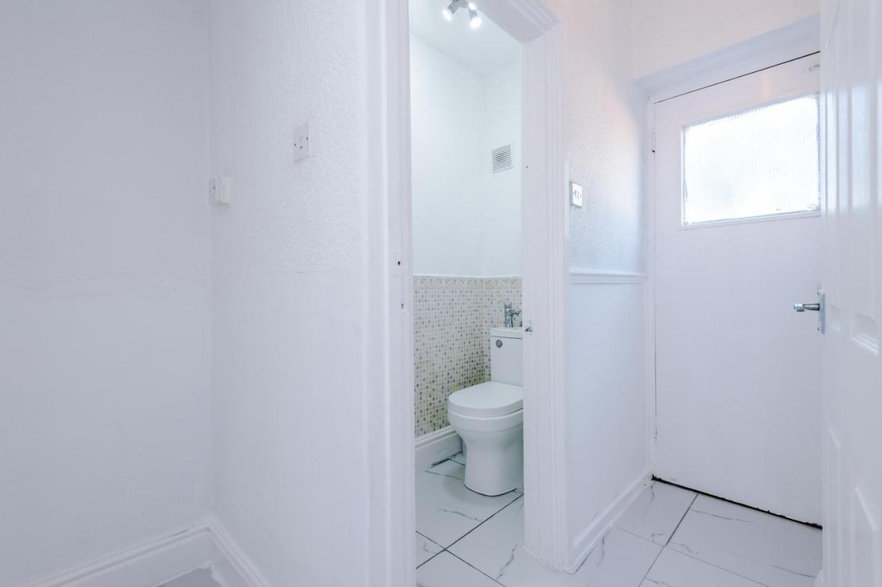 Nice Three Bedroom House In مانشستر المظهر الخارجي الصورة