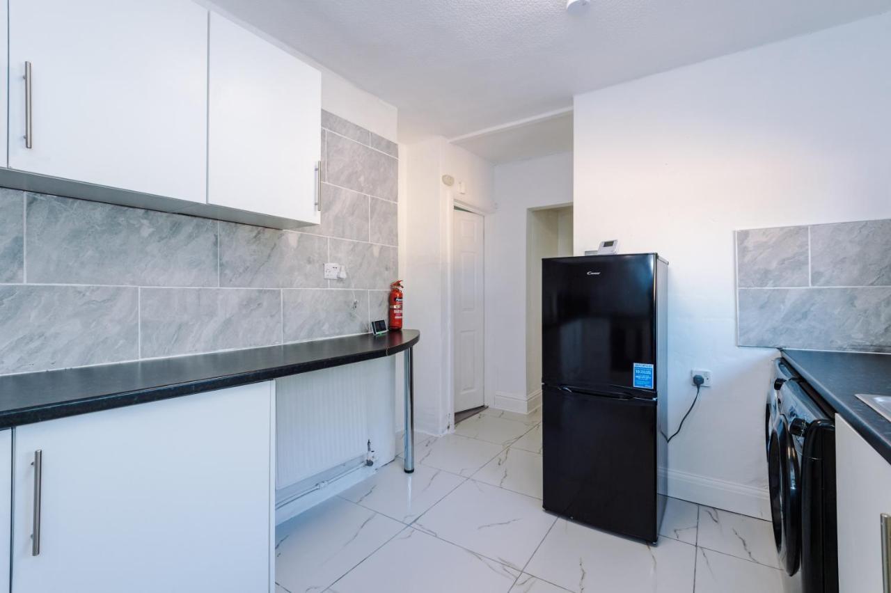 Nice Three Bedroom House In مانشستر المظهر الخارجي الصورة